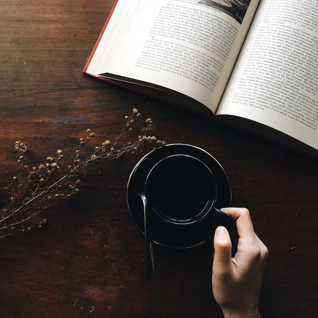 Creating Your Own Cozy Reading Nook: A Haven for Bookworms