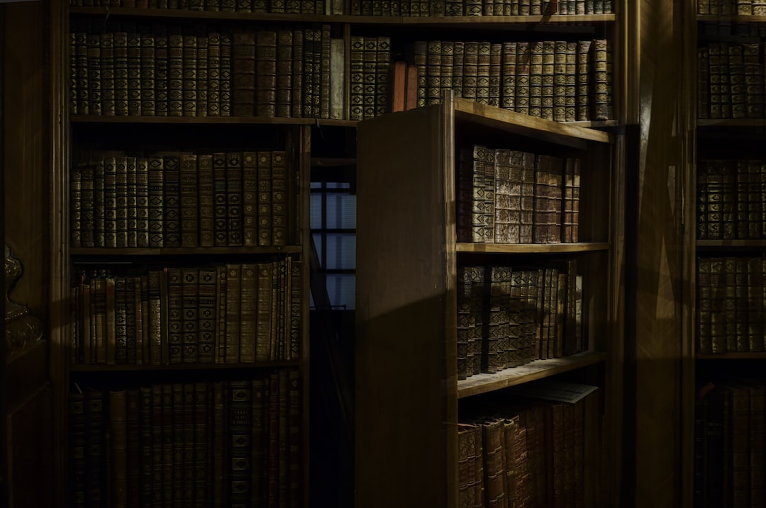 The Secret to Styling Shelves and Bookcases: From Chaos to Comfy