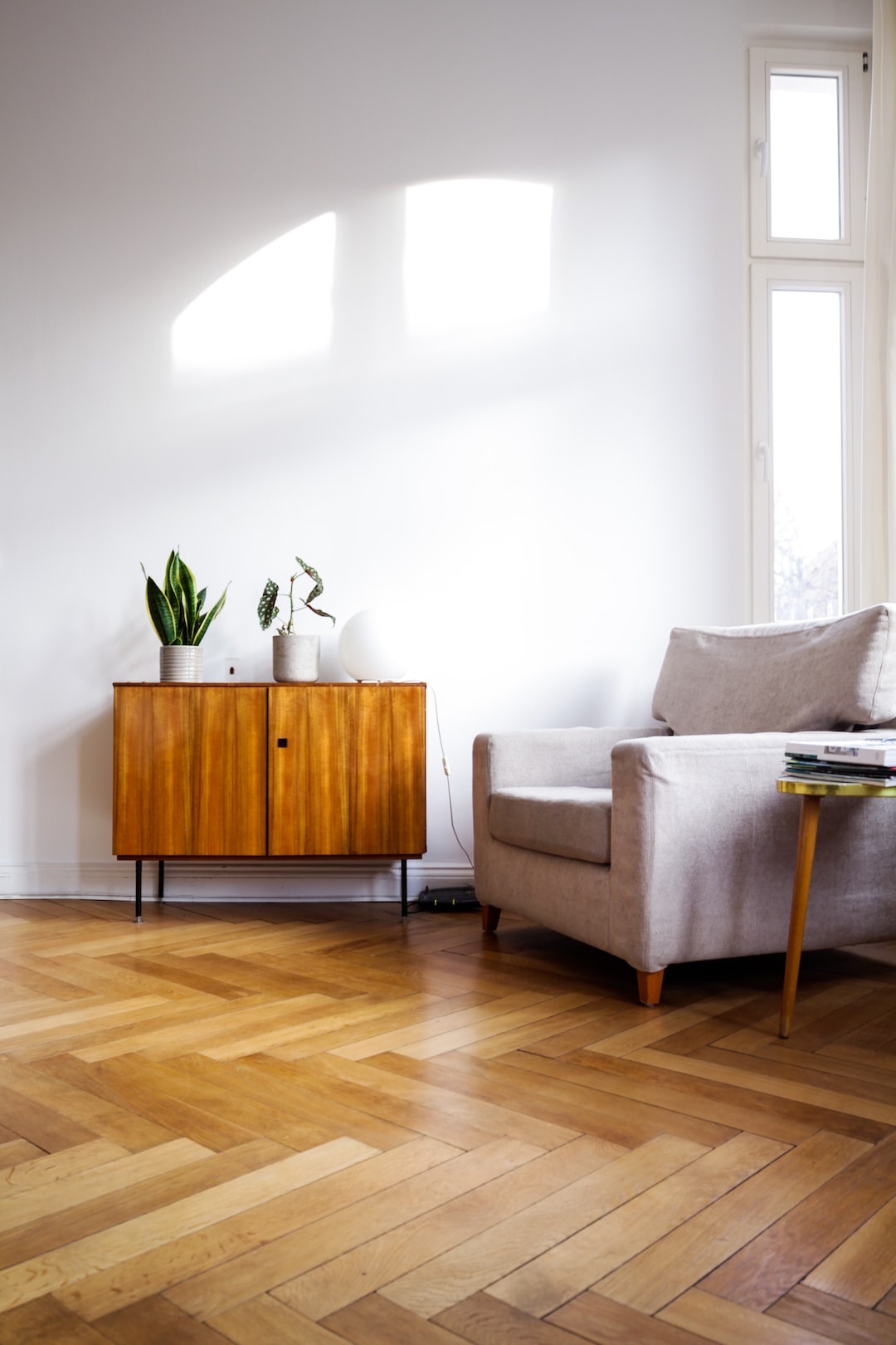 The Art of Simplicity: Designing a Minimalist Living Room